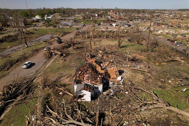 Tornadoes hit communities across central Mississippi