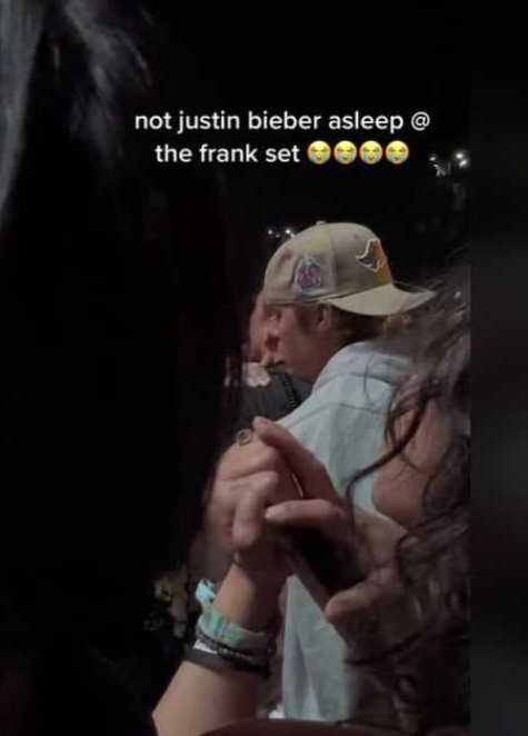 Širi se viralan video: Bieber je 'zadrijemao' na koncertu kolege