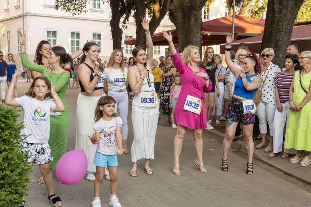 U Puli na Danteovom trgu održana zabavna utrka u štiklama