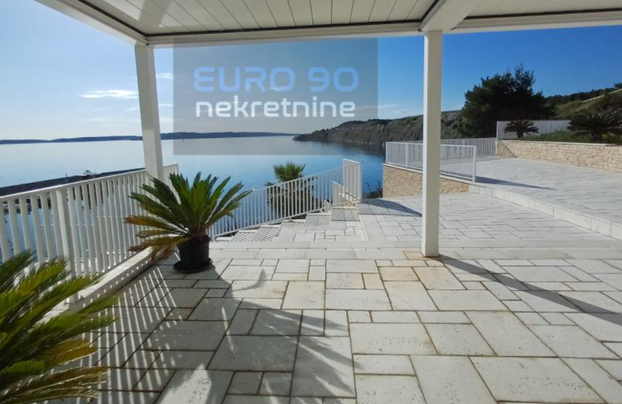 FOTO Oaza luksuza i privatnosti: Ova suvremena vila u Rtini ima sve što ste ikada mogli poželjeti