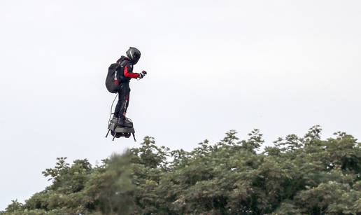 Leteći čovjek je uspio: Preletio je kanal La Manche flyboardom