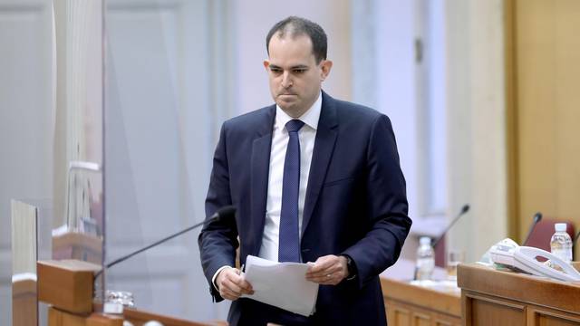 Ministarstvo  nudi 300, oni traže 1300 eura povišice: 'Osjećamo svi istu zlovolju kao krčki sudac'