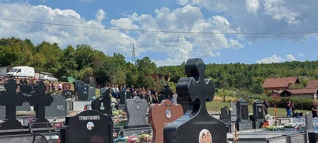 FOTO TUGA U KOTOR VAROŠU Pokopali Draganu (34) koja je poginula u buktinji kod Omiša