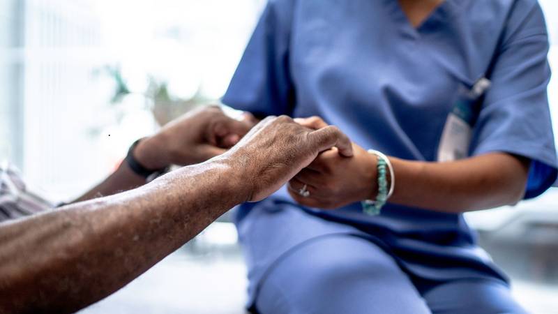 Njegovateljica u Autriji čuvala milijunaša. Unajmila dvojnika, krivotvorila oporuku. Uhitili je!