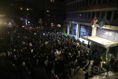 FOTO Dramatične scene u Srbiji: Studenti prosvjedovali ispred zgrade RTS-a. 'Vučiću, stop!'