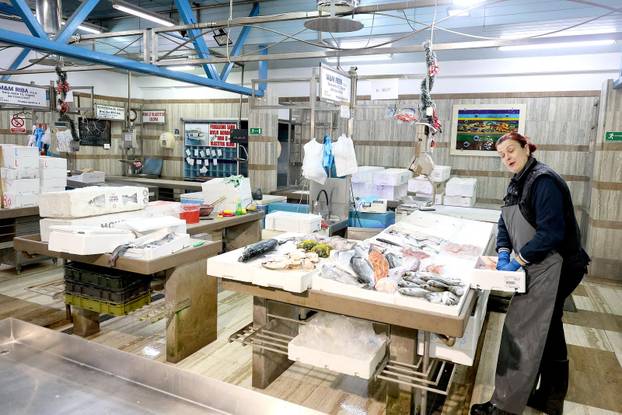 Zagreb: Dolac je jutros pust, prodaja je premještena na Europski trg