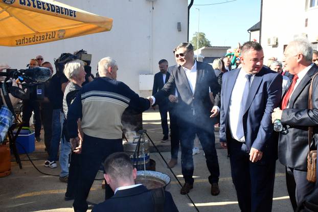 Predsjednik RH Zoran Milanović na obilježavanju Dana Općine Stari Mikanovci