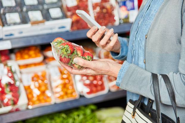 Customer,Scans,Pack,Of,Strawberries,With,The,Smartphone,App,For