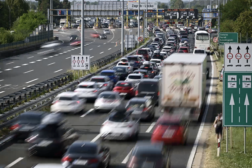 Zagreb: Kilometarske kolone na prometnicama prema morskim destinacijama