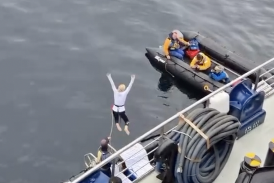 Kolinda objavila novu snimku ledenog skoka na Antarktici!