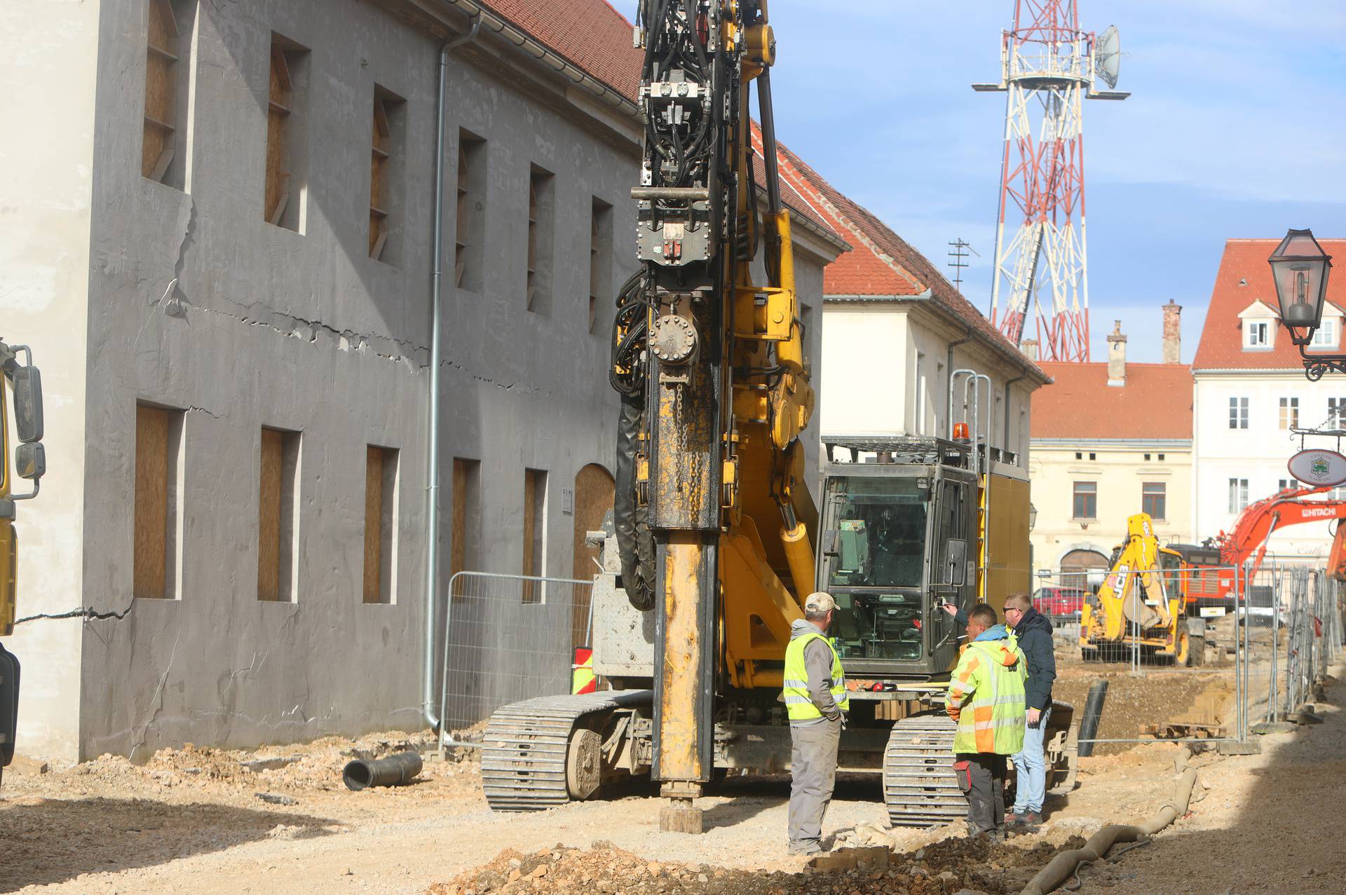 Karlovac: Pucaju zidovi na novoobnovljenoj zgradi u povijesnoj jezgri