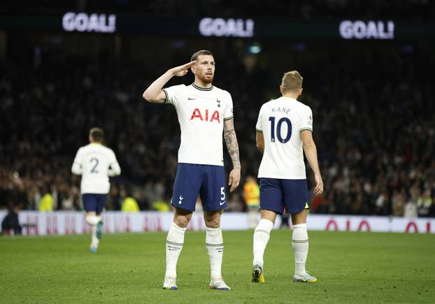 Premier League - Tottenham Hotspur v Everton