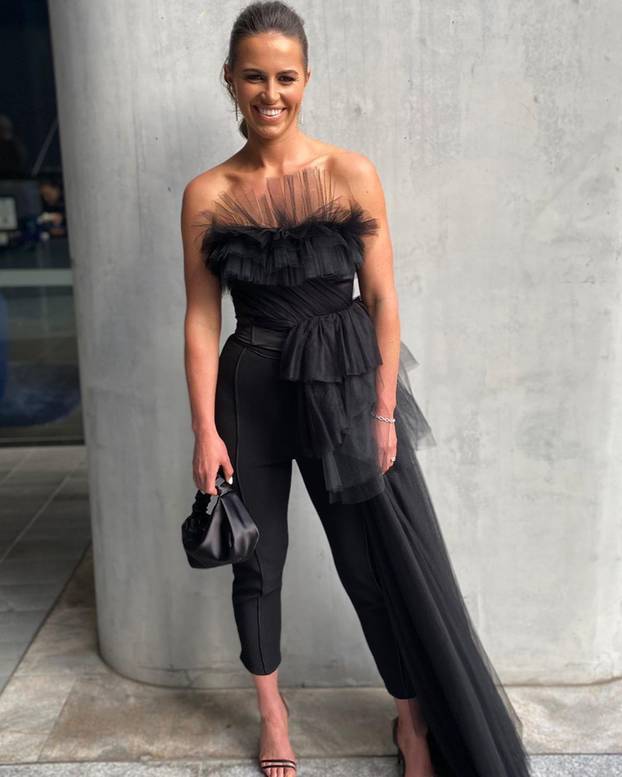 FOTO Ovo je voditeljica koja se 'pod gasom' javila uživo. Dobila je podršku od premijera države