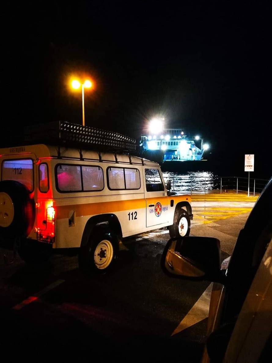 HGSS spašavao ženu na Cresu: Planinarila i brala šparoge, u padu teško ozlijedila kralježnicu