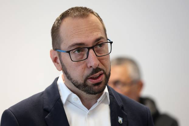 Zagreb: Tomislav Tomašević i njegovi zamjenici održali konferenciju za medije