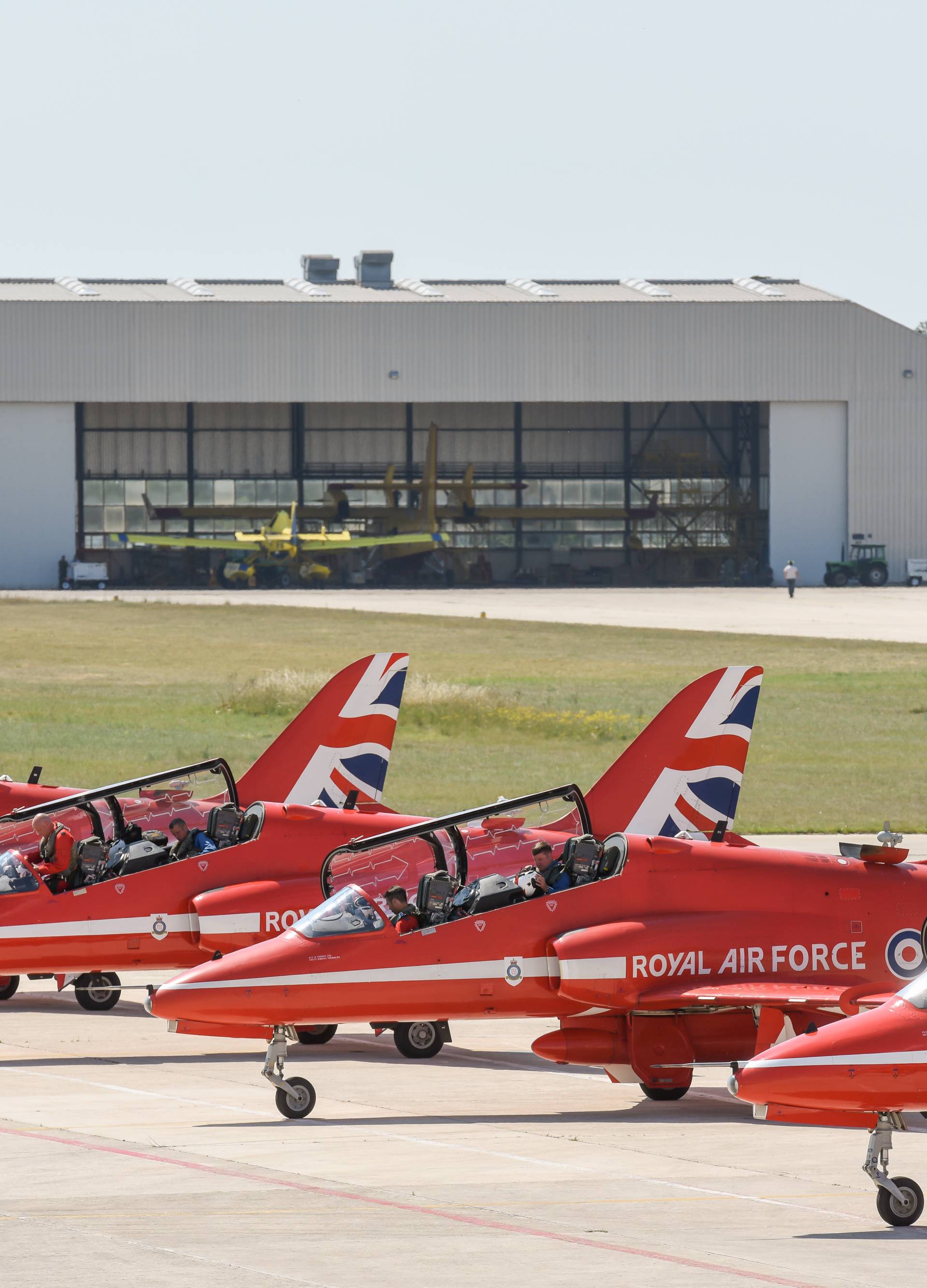 Kraljevska grupa Red Arrows posjetila je naša Krila Oluje