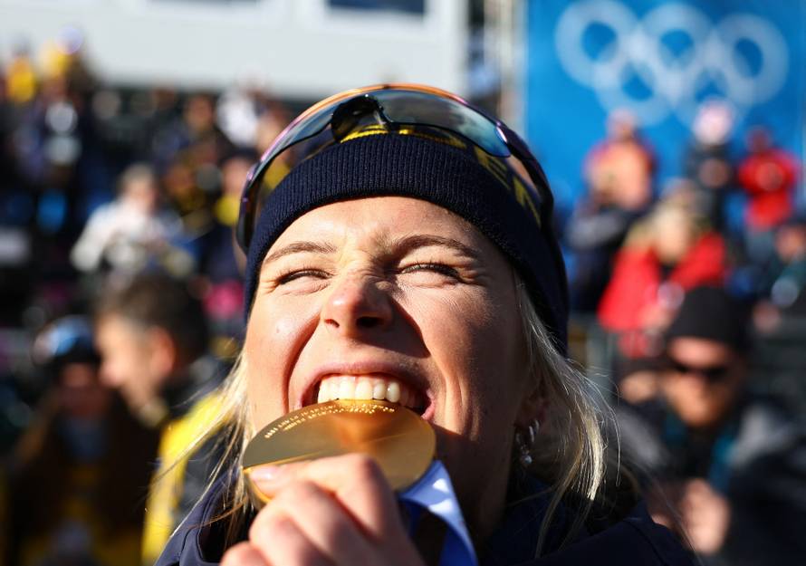 Cross-Country Skiing - Women's 10km Interval Start Free Victory Ceremony