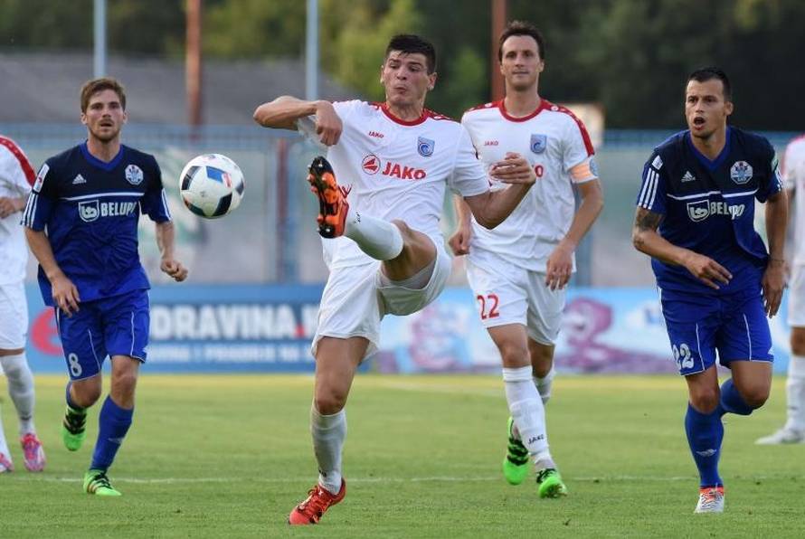 Cibalia vodila, Slaven se vratio, nestalo struje, 'nestali' i gosti