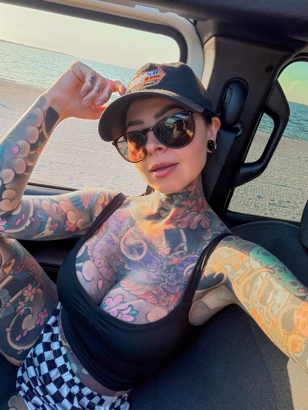 FOTO Tetovažama prekrila cijelo tijelo. Evo kako je izgledala prije: 'Stalno mi nude brak...'