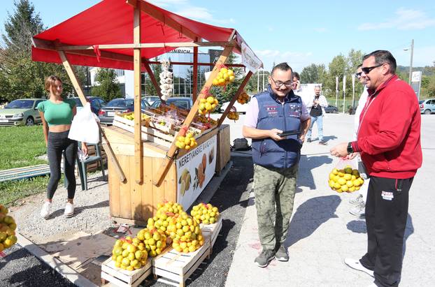 Zagreb: Kristina Penava, prodavačica mandarina kod Podsusedskog mosta