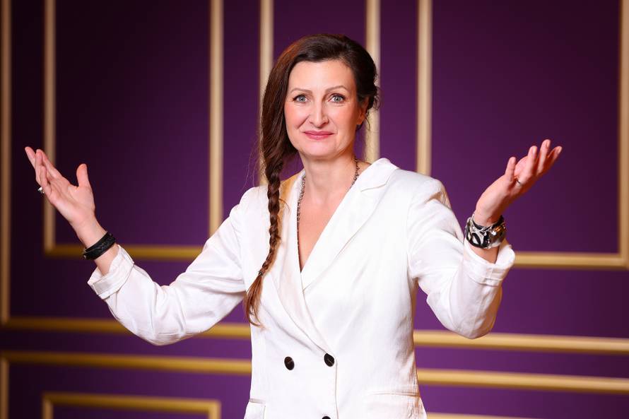 U 'Brak na prvu' stiže novi par! Simon i Jeannette u brak ulaze s praskom, on je bacao naočale