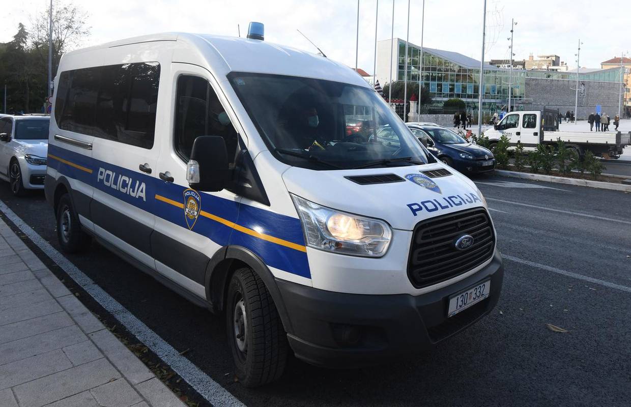 Incident u Španskom: Policija rastjerala gužvu, organizatore prijavila za širenje zaraze
