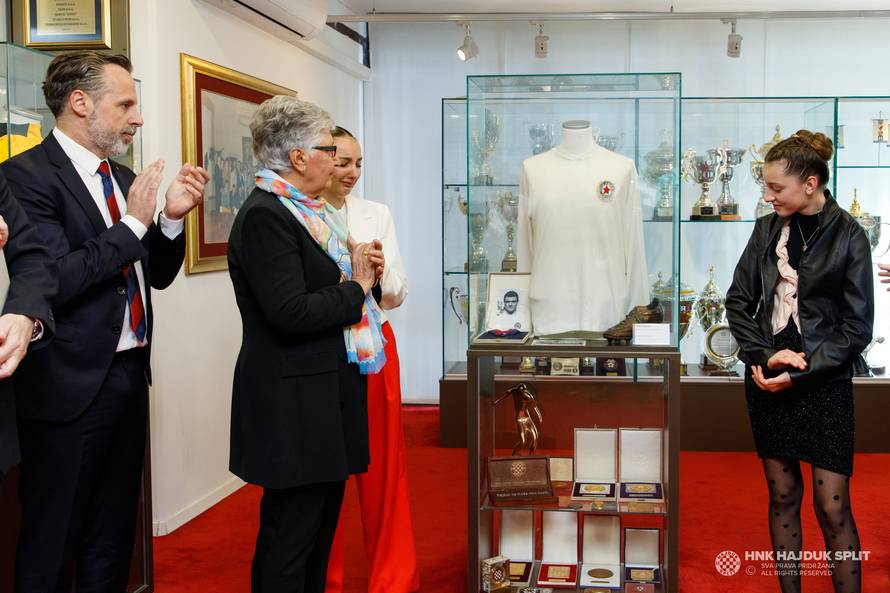 Čovjek koji je osvojio posljednje dvije titule Hajduka dobio svoju vitrinu: 'Sad nas gleda odozgo'