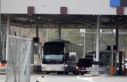 Pregledan autobus s učenicima iz Omiša, zdravi su i pušteni