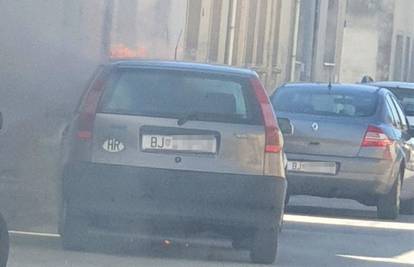 Kroz Bjelovar vozila u prvoj: Fiat to nije izdržao i zapalio se