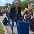 VIDEO Turisti moraju vući kofere jer je autobusima ulazak na krčki aerodrom postao preskup