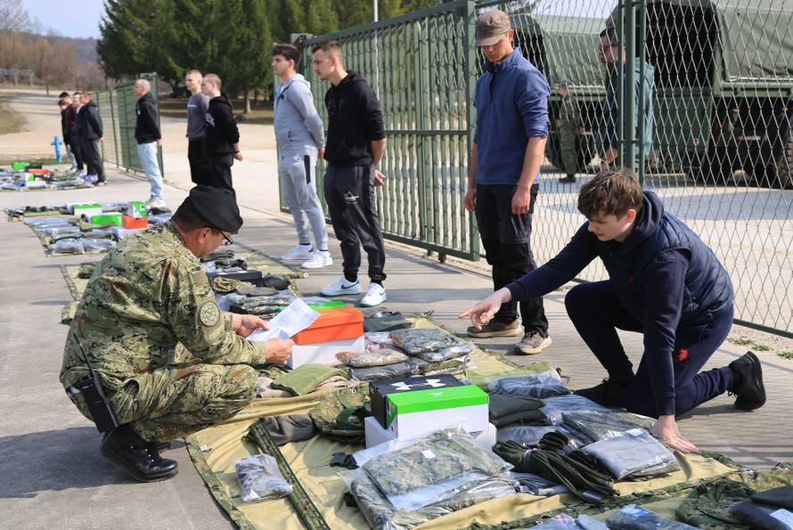 Ministar Anušić i general Kundid na prvom danu TVO-a na Slunju