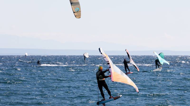 Opozorila zaradi močnega vetra na Jadranu kljub sončnemu vremenu