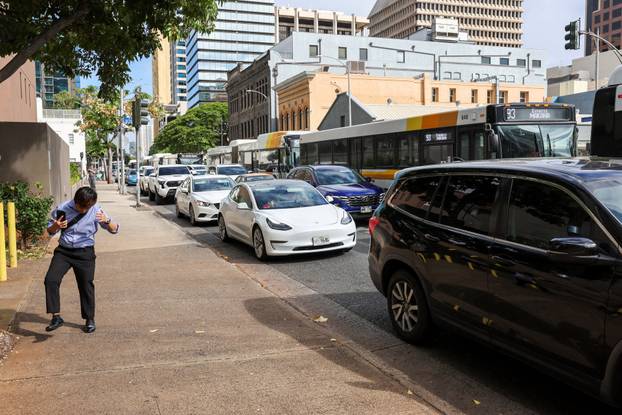 Authorities warn residents of the possibility of destructive tsunami waves in Honolulu