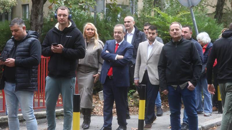 Dačić glasao na izborima u Srbiji: 'Očekujem stabilan rezultat, sačuvat ćemo mir'