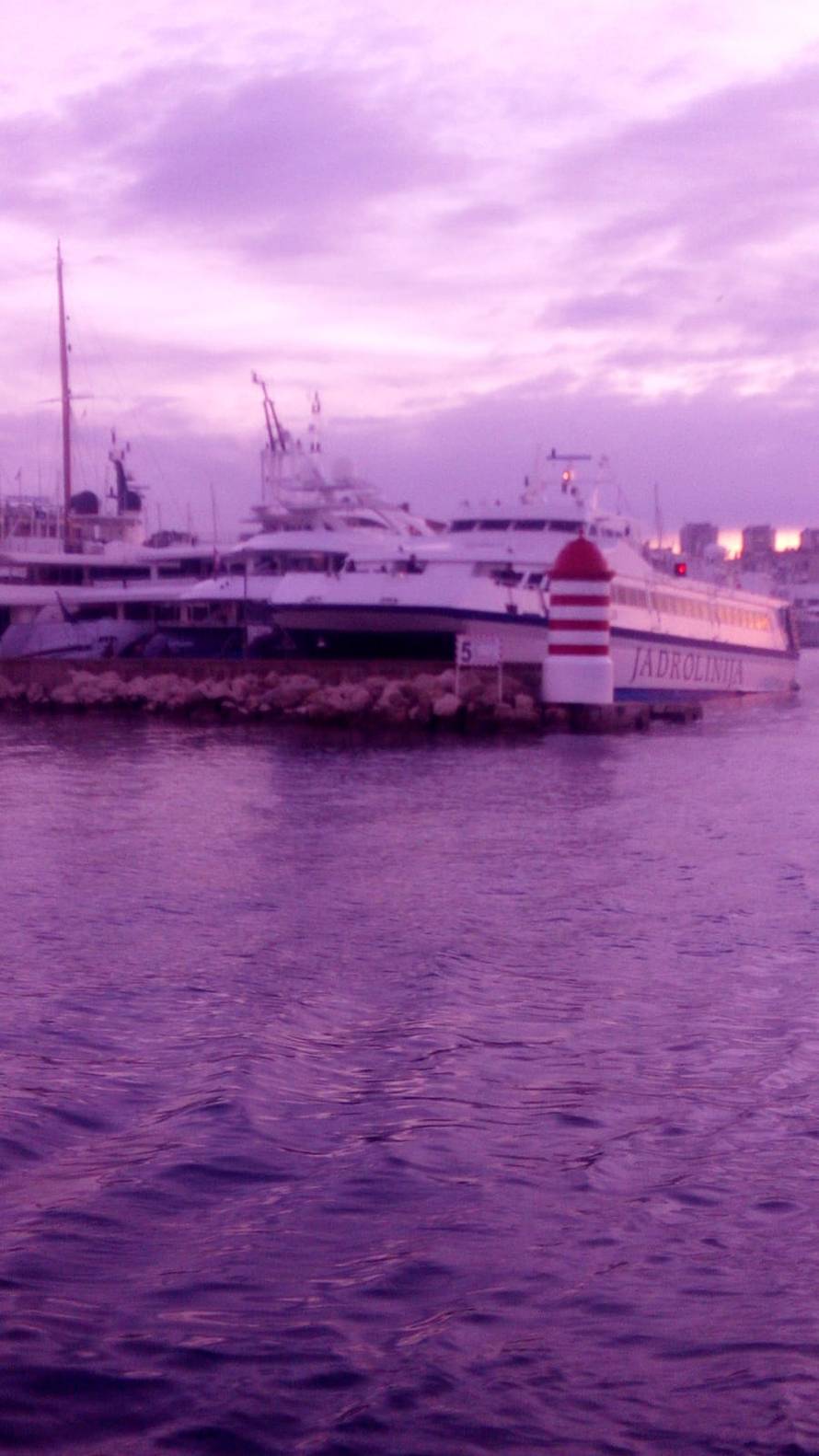 Katamaran se zabio u zadarsku luku: 'Skoro je udario u jahte!'