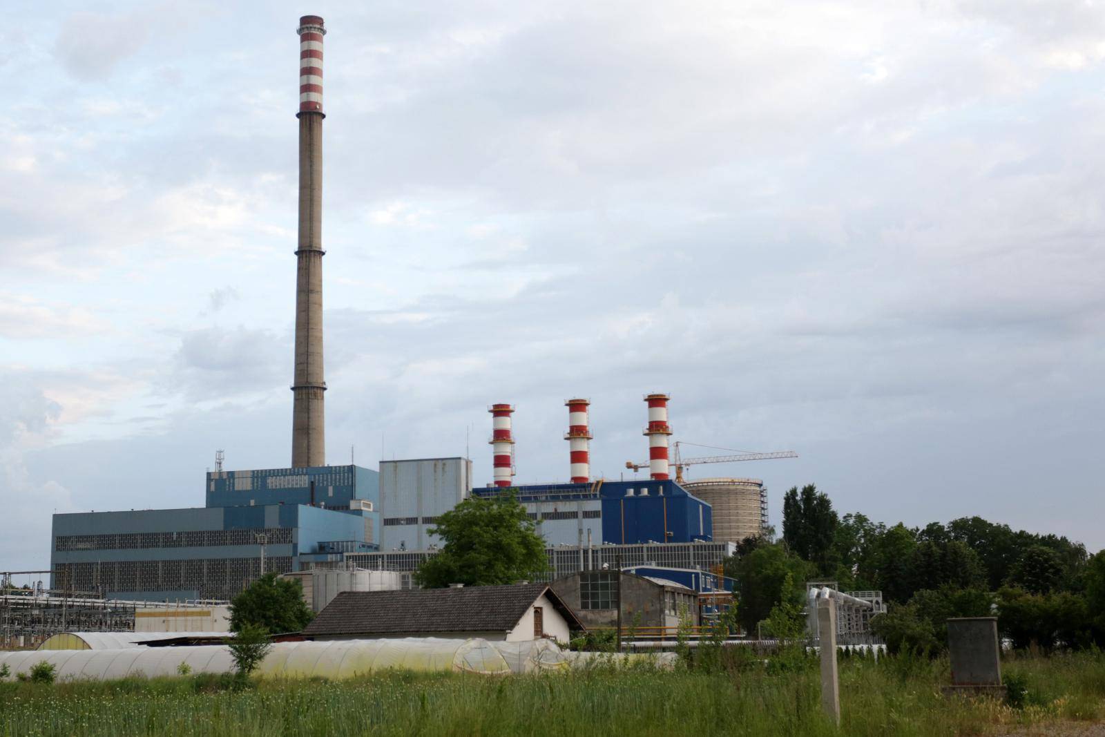 Stresla ga je struja? Preminuo je radnik u toplani na Borovju