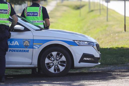 Detalji nesre&cacute;e kod Bjelovara: Poginuo motociklist (42), zabio se u metalni prometni znak...
