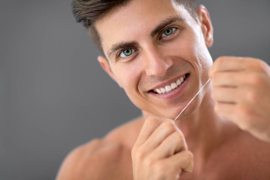 Šest je razloga zbog kojih zubi postaju žuti, evo kako si pomoći