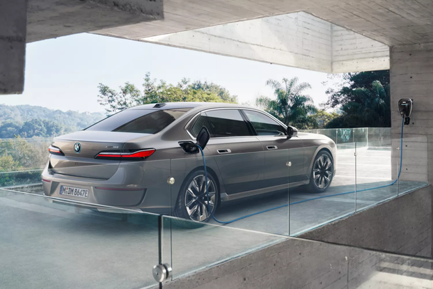 FOTO Ovo je vozni park Kyliana Mbappéa: Izgleda impresivno, ali ne vozi nijedan od ovih auta!