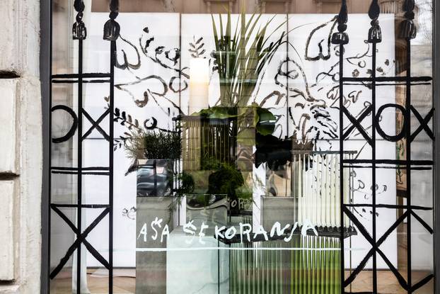 24sata: Zagreb: Izlog umjetnika Saše Šekoranje