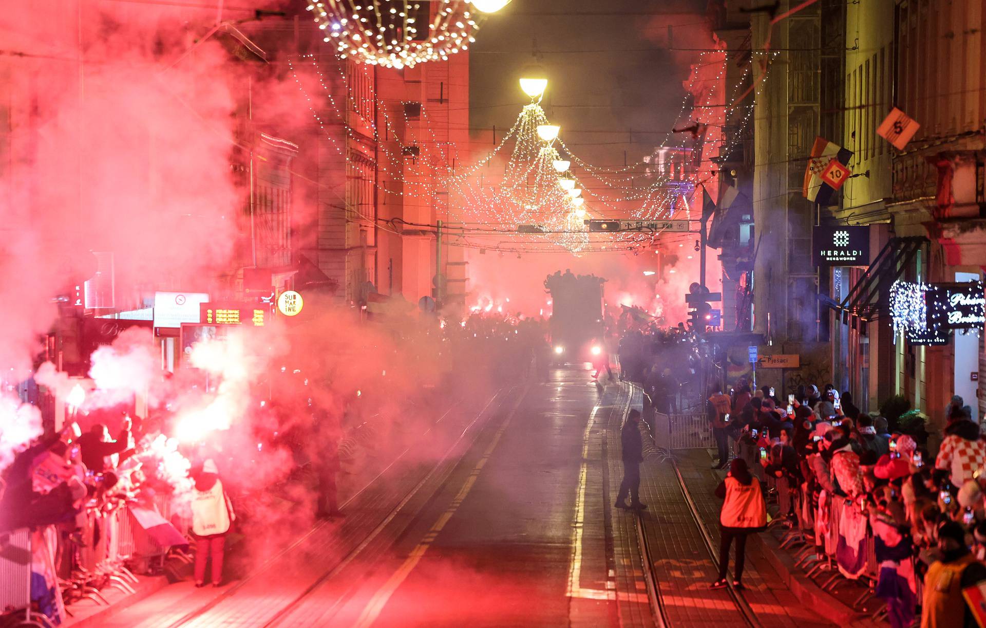 Zagreb: Vatreni stigli na trg