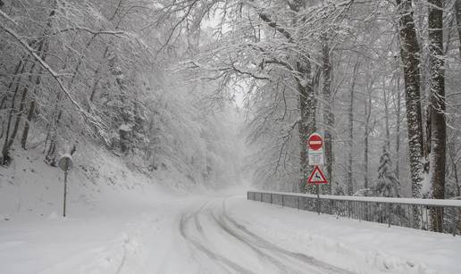 FOTO Snje&zcaron;na idila na Sljemenu! Sve se  bijeli, pogledajte prizore