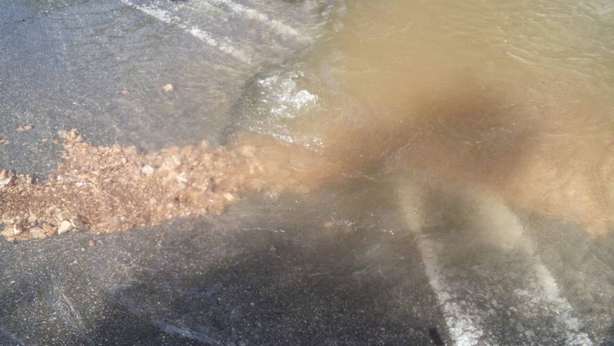 Poplava u splitskom Varošu: Pukla vodovodna cijev, voda se slijeva prema centru grada