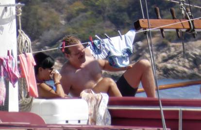 Britanska pjevačica Lily Allen s dečkom i obitelji odmara na Jadranu