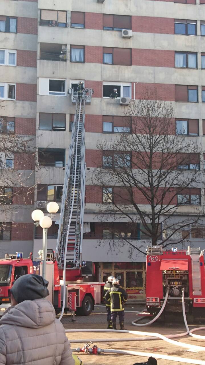 Vatrogasci u Zagrebu gasili požar koji je planuo u kuhinji