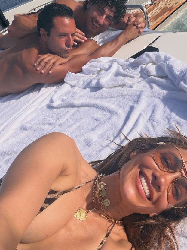 FOTO Gola Jennifer Lopez u kadi