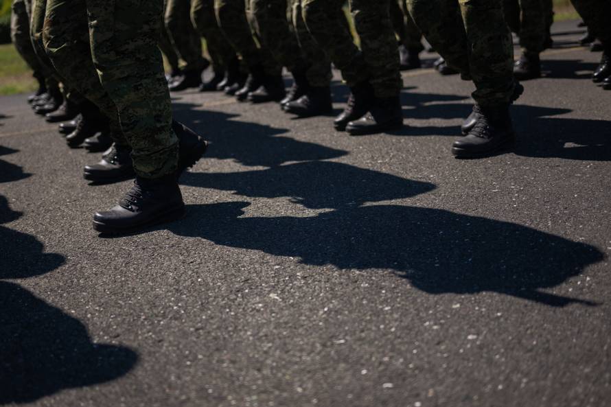 Velika Gorica: Uvježbavanje pješačkih postroja Hrvatske vojske za svečani vojni mimohod