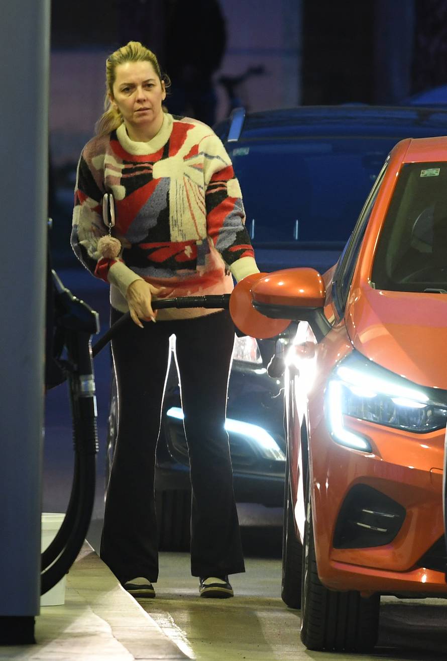 Sisčani pohrlili na benzinske postaje uoči poskupljenja 