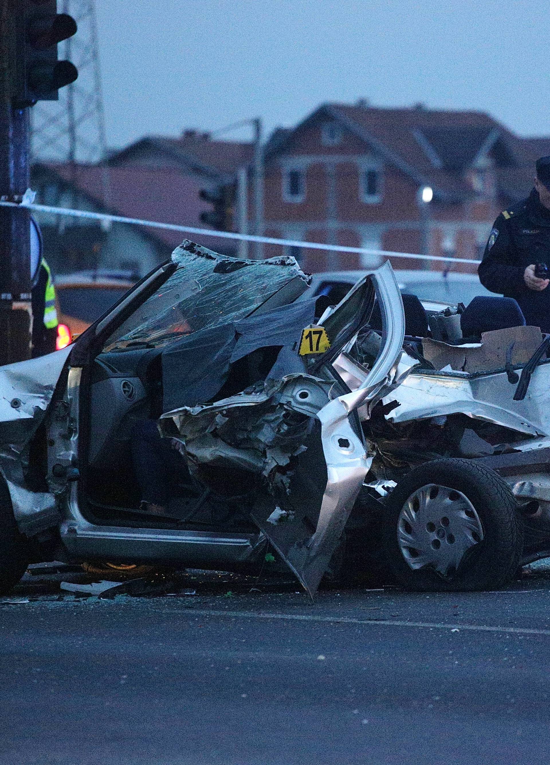 Vozačica (25)  je čekala zeleno: Kombi naletio, umrla na mjestu