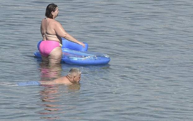Vodice: Uživanje u lijepom vremenu na  plažama